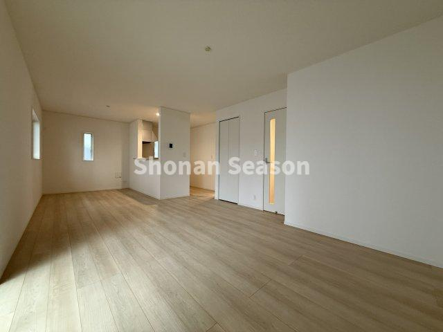 【居間・リビング】 | ライフステージの変化に柔軟に対応できる4LDKの間取りプラン◎
各自プライベート空間が持てますよ♪