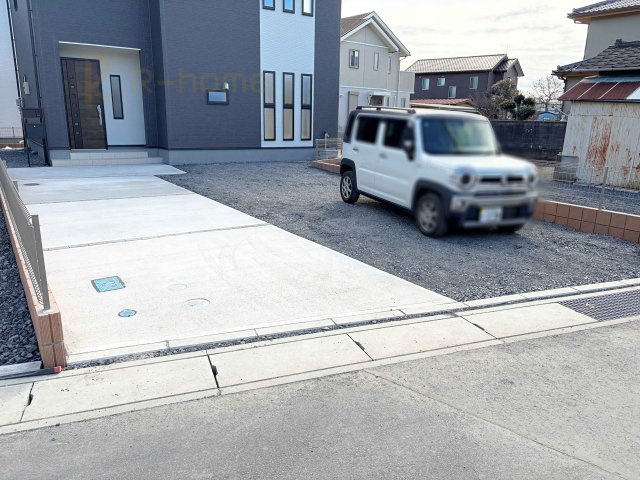 那珂市菅谷16期　新築戸建て　2号棟の駐車場|4台駐車できるカースペース！
