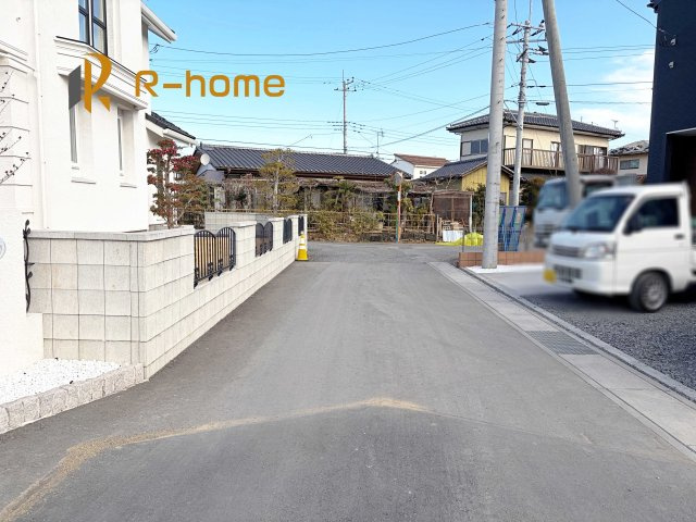 那珂市菅谷16期　新築戸建て　2号棟の前面道路含む現地写真|周辺環境も併せて案内致します♪
閑静な住宅地で笑顔あふれる新生活！
ぜひ現地へお越しください♪