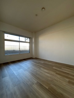 成晃マンションの洋室|広々とした洋室です