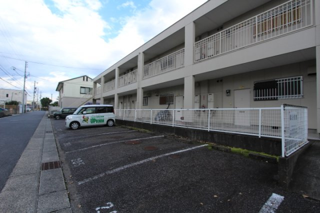 ぴゅあレジデンスの駐車場