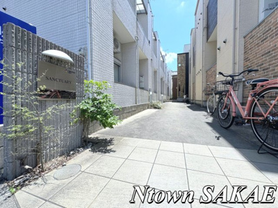 【エントランス】 | SANCTUARY | 落ち着いたエントランスです