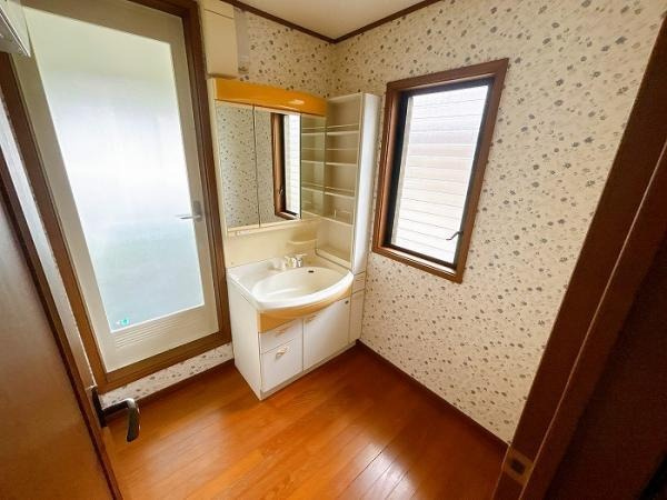 東広島市高屋高美が丘４丁目　中古一戸建ての独立洗面台