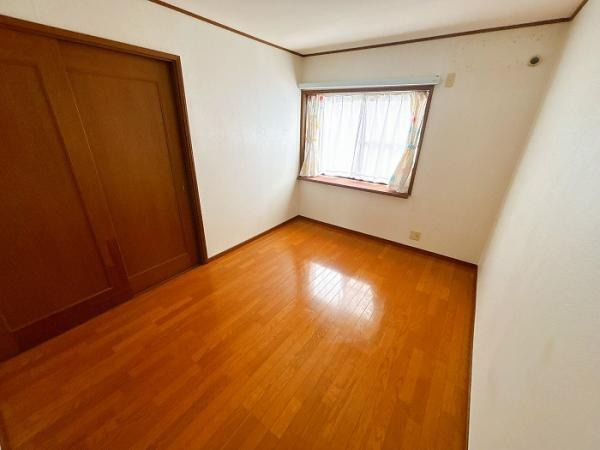 東広島市高屋高美が丘４丁目　中古一戸建ての洋室