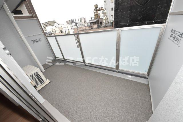 セレニテ南堀江エクラのバルコニー