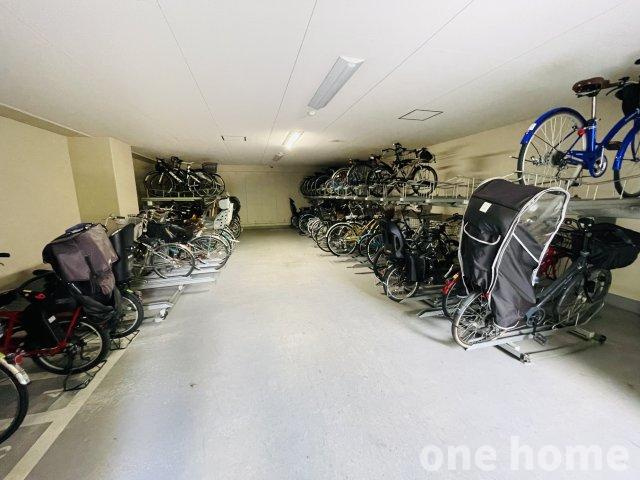 三国の川辺の森リバーガーデンの駐輪場|◆周辺は高低差の少ない平坦地エリア！自転車や徒歩でのお出掛けもスムーズです！