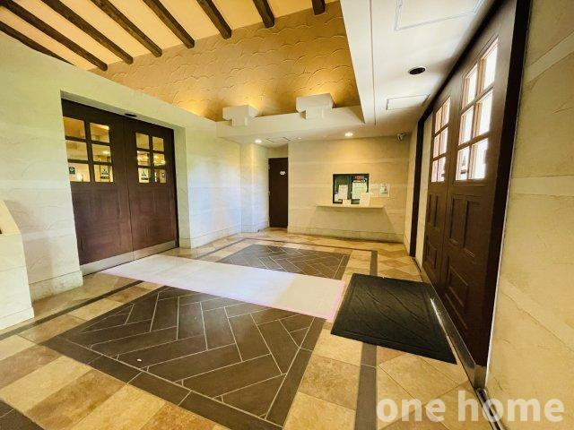 三国の川辺の森リバーガーデンのエントランス|◆まるでホテルのような洗練されたエントランスです！