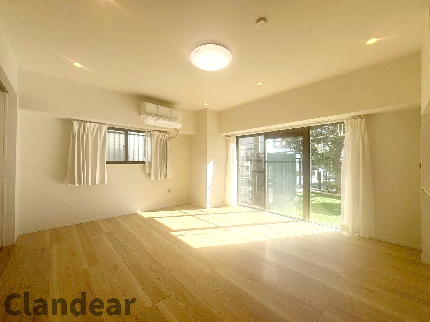 北千住ビューハイツの居間・リビング|ドキドキの新生活も、安心してスタート。ぴったりの住まいを見つけませんか？クランディアが一緒に住まい選びをサポートします‼　まずは、お気軽にお問合せください　＃クランディア