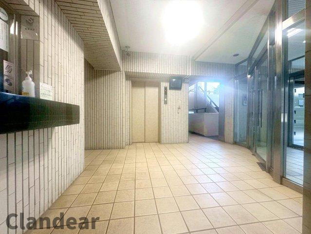 北千住ビューハイツのロビー|ドキドキの新生活も、安心してスタート。ぴったりの住まいを見つけませんか？クランディアが一緒に住まい選びをサポートします‼　まずは、お気軽にお問合せください　＃クランディア