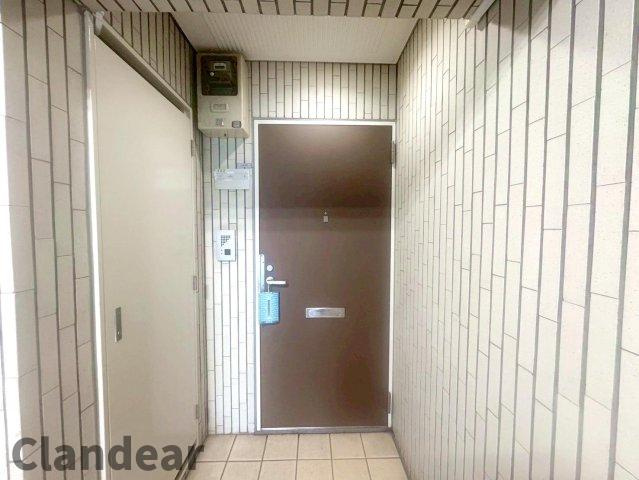 北千住ビューハイツの玄関|ドキドキの新生活も、安心してスタート。ぴったりの住まいを見つけませんか？クランディアが一緒に住まい選びをサポートします‼　まずは、お気軽にお問合せください　＃クランディア