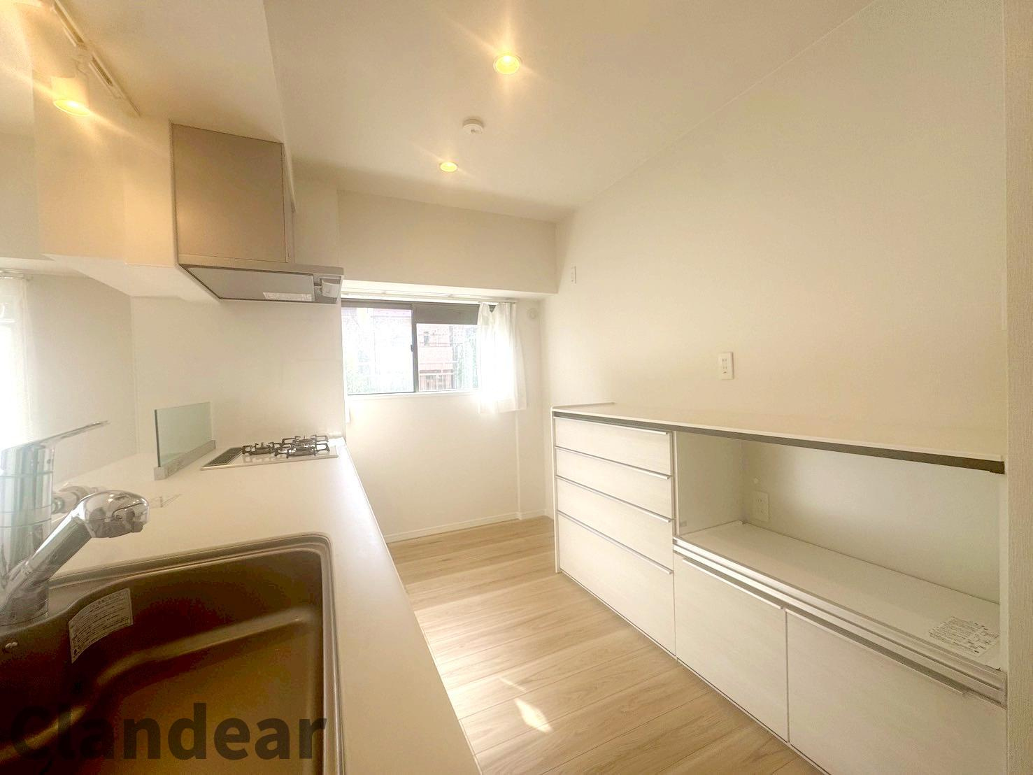 北千住ビューハイツのキッチン|ドキドキの新生活も、安心してスタート。ぴったりの住まいを見つけませんか？クランディアが一緒に住まい選びをサポートします‼　まずは、お気軽にお問合せください　＃クランディア