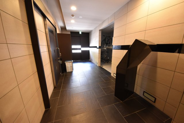 プランドール江戸堀のエントランス