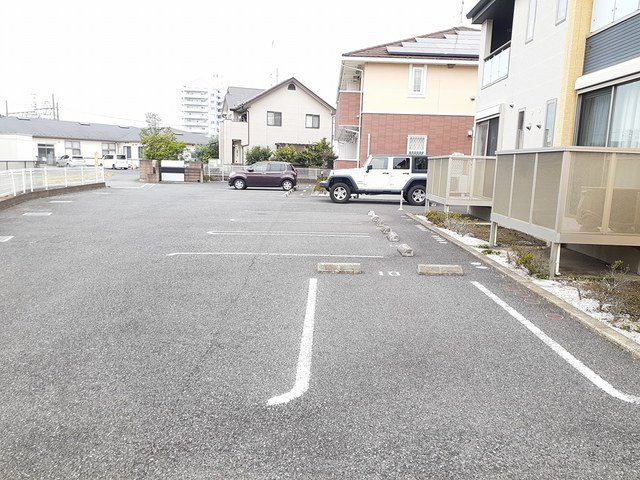 グラースＡの駐車場