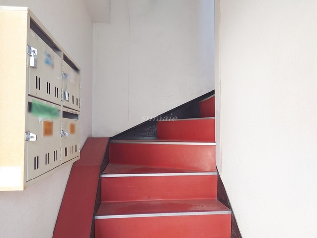 大平マンションのロビー|階段です☆