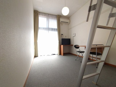 【居間・リビング】 | レオパレスＭＩＬＫ | 1階はフローリング仕様です。