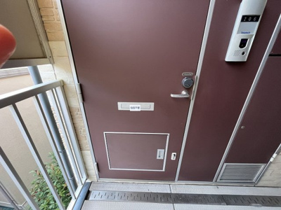 【玄関】 | レオパレスカサベルデ | 玄関扉に宅配ボックス設置