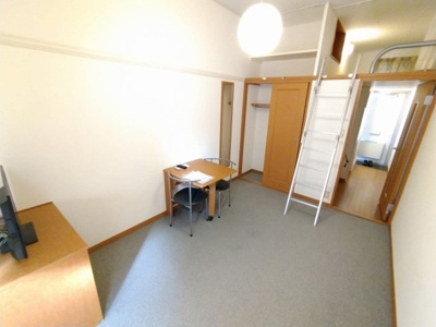 【居間・リビング】 | レオパレスコンフォートⅡ | 1階はフローリング仕様です。