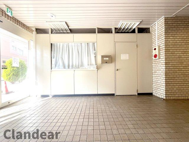 タウンハイツ亀有2号棟のロビー|ドキドキの新生活も、安心してスタート。ぴったりの住まいを見つけませんか？クランディアが一緒に住まい選びをサポートします‼　まずは、お気軽にお問合せください　＃クランディア