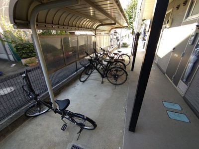 【その他】 | レオパレスクヴェレ | 駐輪場　原付＆自転車のみ駐輪可能