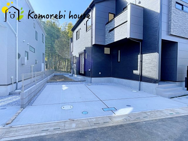 上尾市瓦葺　2期　新築一戸建て　ブルーミングガーデン　06の前面道路含む現地写真|3/7撮影