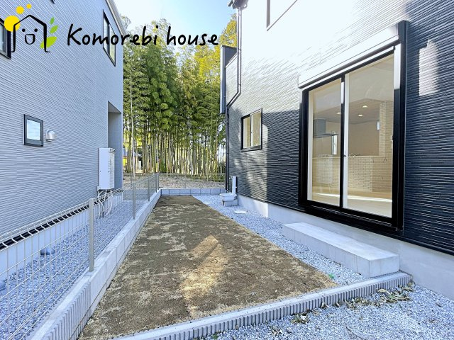 上尾市瓦葺　2期　新築一戸建て　ブルーミングガーデン　06の駐車場|3/7撮影