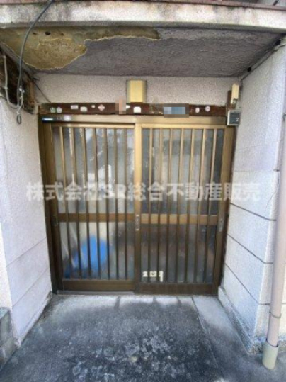岩田町3丁目中古テラスハウスの玄関|投資用物件に適しており家賃収入を得ることも可能です！