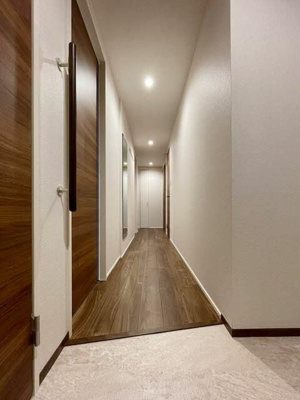 【玄関】 | シャーメゾン Ａ | 収納もある玄関です