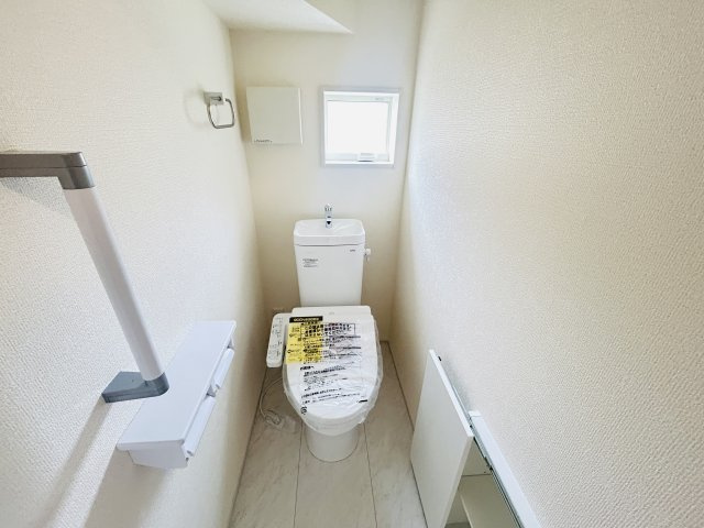 新築　高崎市倉賀野町第2　１号棟のトイレ|現地写真　節水タイプのウォシュレット付きトイレ、水道料節約に一役買います！
