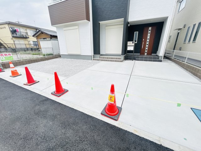 新築　高崎市倉賀野町第2　１号棟の駐車場|現地写真　駐車スペースは並列4台分可能です！
