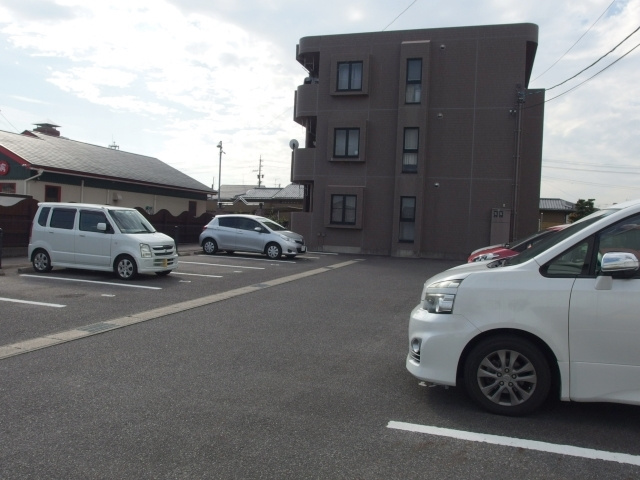 シャトールK・Sの駐車場