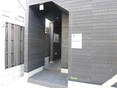 【エントランス】 | Show Do 上新庄 | 外観とまっっちしていておしゃれなエントランスです