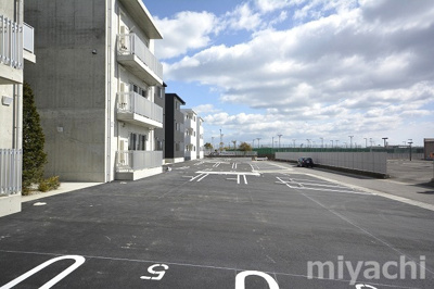 【駐車場】 | ピースリベルタ応神古川