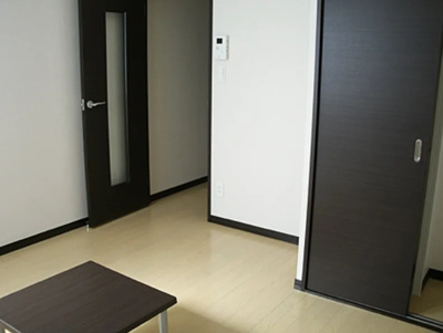 【寝室】 | 六番館