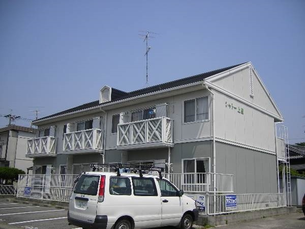 シャトー上里の外観