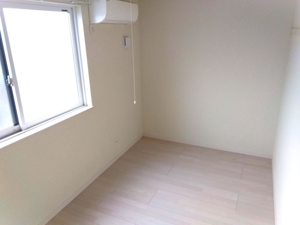 クレアージュ江陽Aの洋室