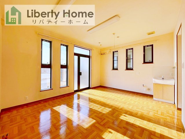 阿見町荒川本郷　中古戸建の洋室|店舗部分