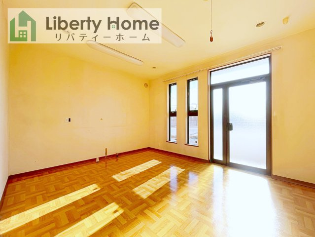 阿見町荒川本郷　中古戸建の洋室|店舗部分