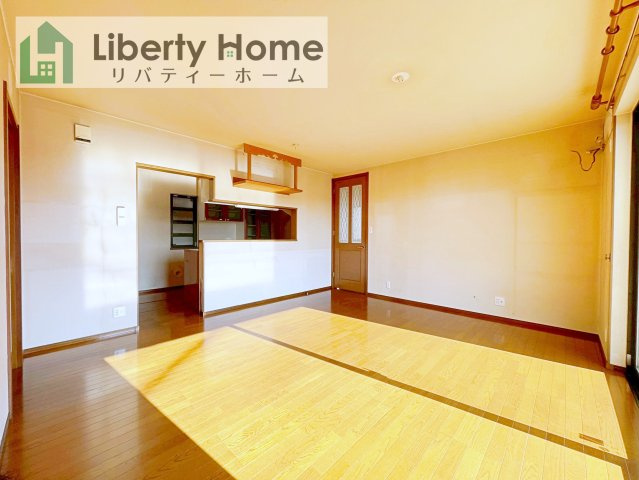 阿見町荒川本郷　中古戸建の居間・リビング