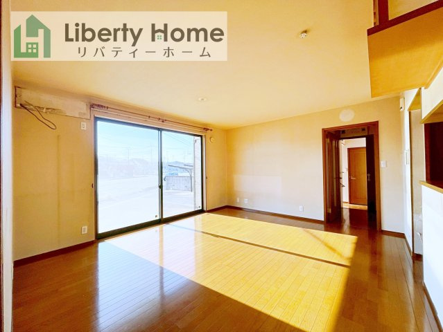 阿見町荒川本郷　中古戸建の居間・リビング