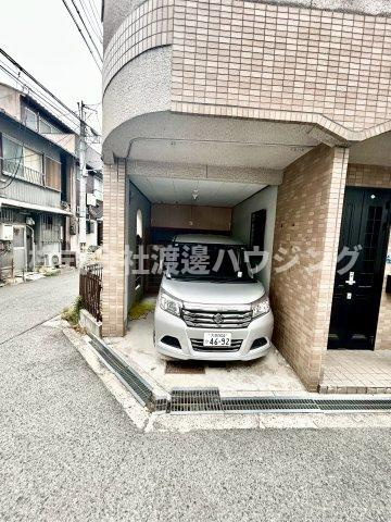 西成区岸里一戸建の駐車場