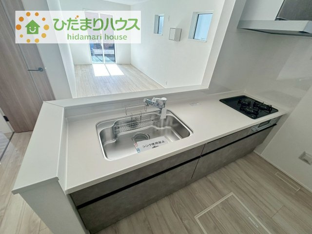 【キッチン】 | 我孫子市青山台2丁目第1期　新築戸建　2号棟 | 3口コンロでお料理する時間も短くなりそうですね(*‘∀‘)