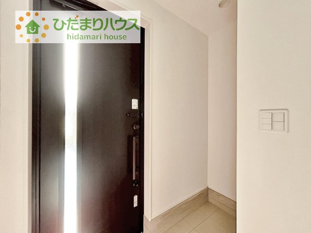 【玄関】 | 我孫子市青山台2丁目第1期　新築戸建　2号棟 | 毎日「行ってきます」「ただいま」をいう玄関は明るく光が差し込みます♪