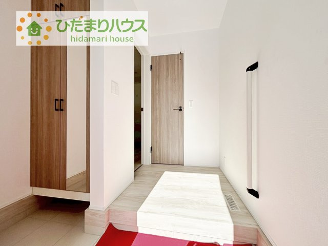 【玄関】 | 我孫子市青山台2丁目第1期　新築戸建　2号棟 | 丁度良い靴箱のサイズ♪これだけあれば家族全員の靴がしまえてスッキリ(^O^)