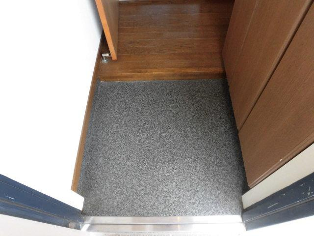 ロマリンダ・ローズⅡの玄関|落ち着いた玄関です