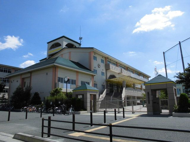 ロマリンダ・ローズⅡの周辺