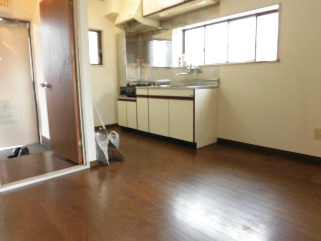 ロマリンダ・ローズⅡの居間・リビング|ゆったりとした居間です