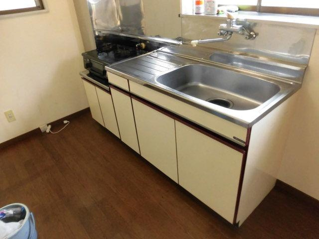 ロマリンダ・ローズⅡのキッチン|コンパクトなキッチンで掃除もラクラク