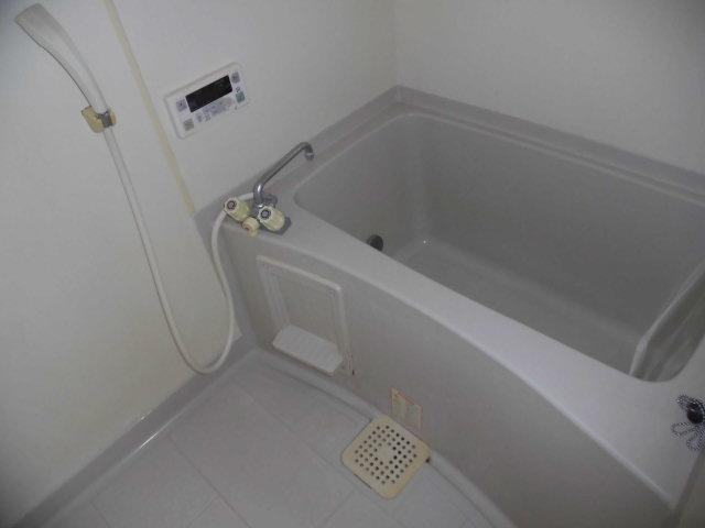 ロマリンダ・ローズⅡの浴室|日々の疲れを癒すお風呂付です