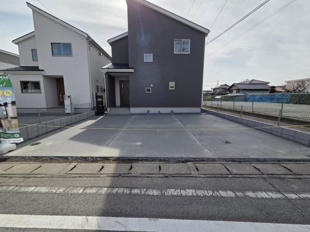 新築　桐生市相生町2丁目24-1期　LIGNAGE　1号棟の駐車場|現地写真　駐車は建物北側に並列3台可能です！
