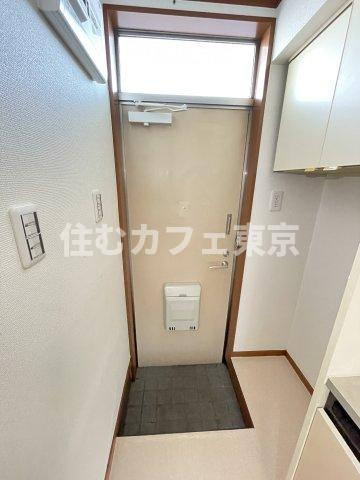 レジデンスATT立川の玄関|収納もある玄関です